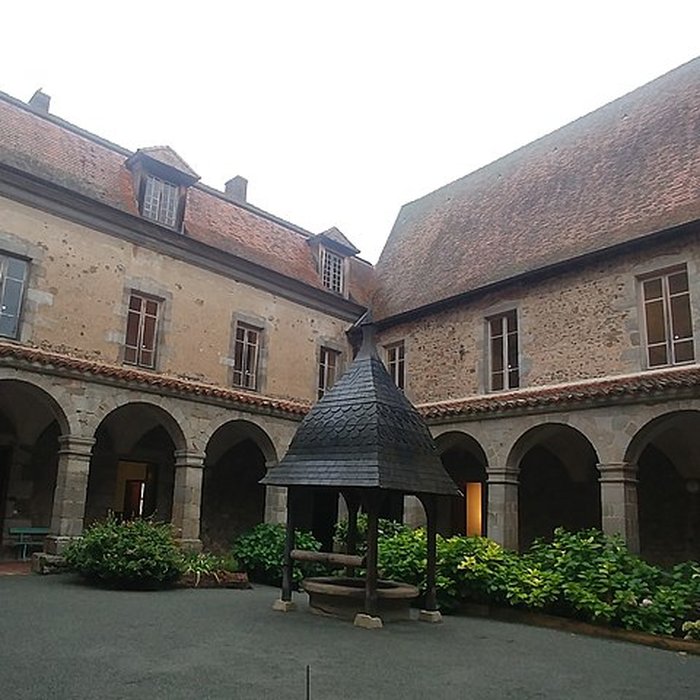 Photo de Château-prieuré de Pommiers-en-Forez