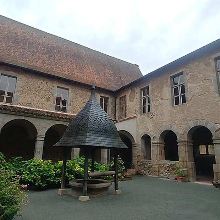 Photo de Château-prieuré de Pommiers-en-Forez