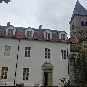 Château-prieuré de Pommiers-en-Forez