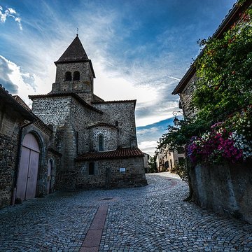Château-prieuré de Pommiers-en-Forez