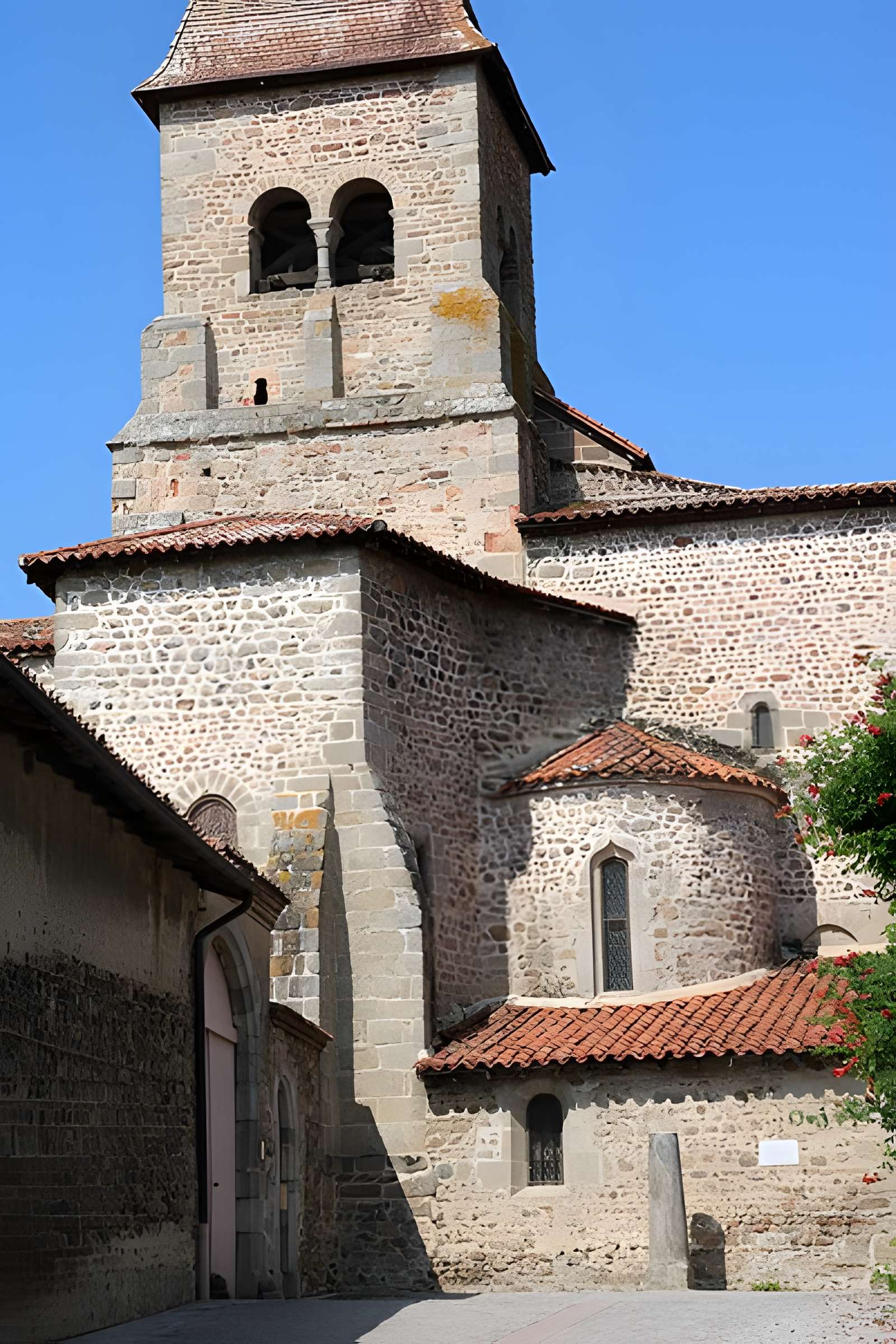Château-prieuré de Pommiers-en-Forez