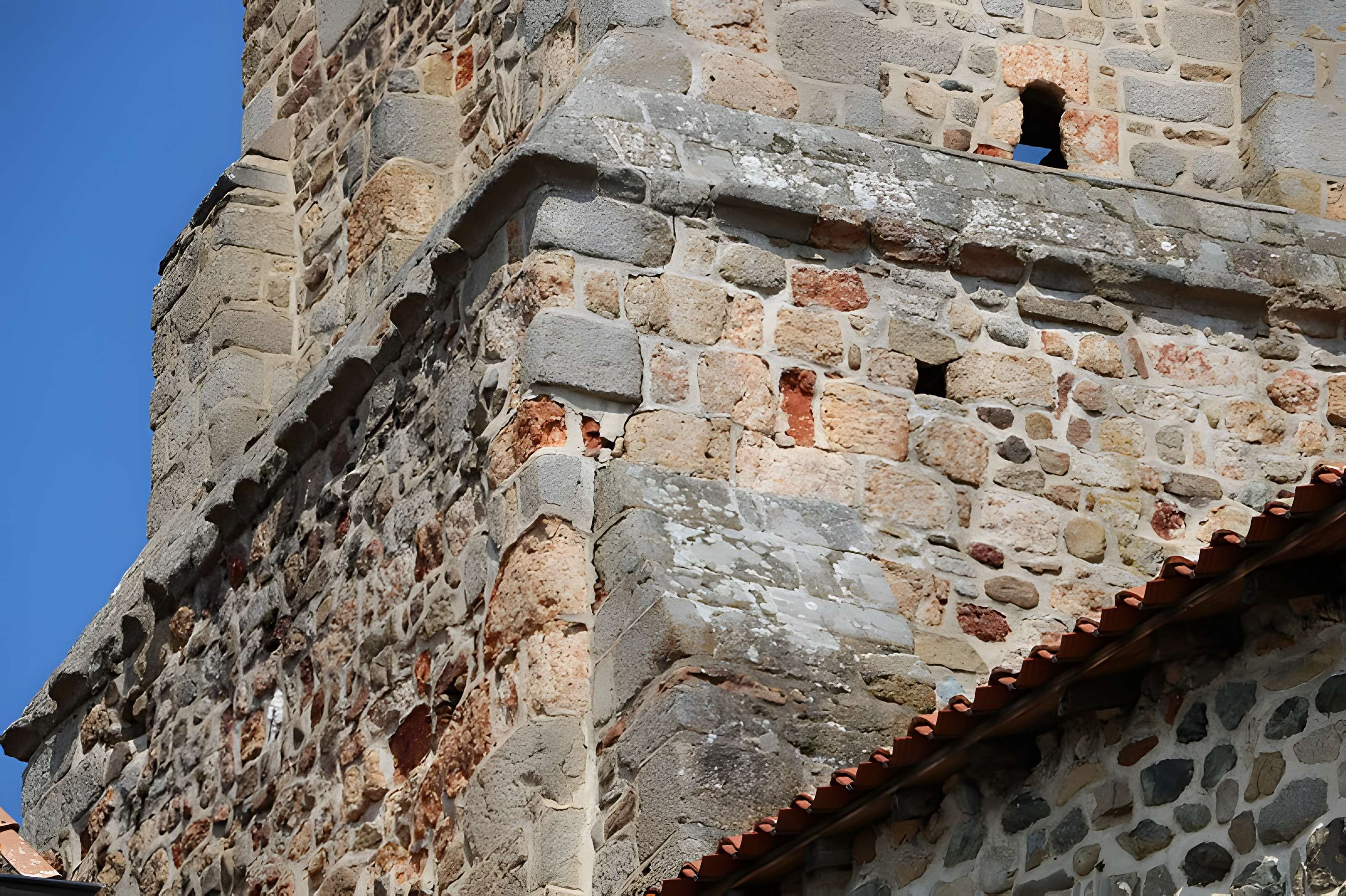 Château-prieuré de Pommiers-en-Forez