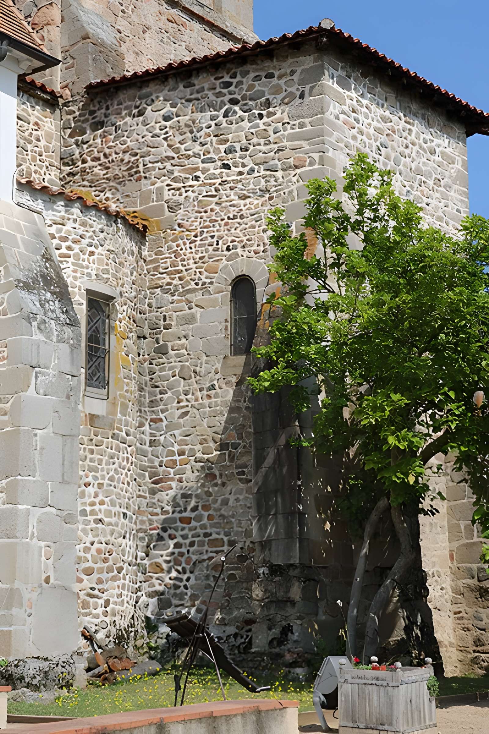 Château-prieuré de Pommiers-en-Forez