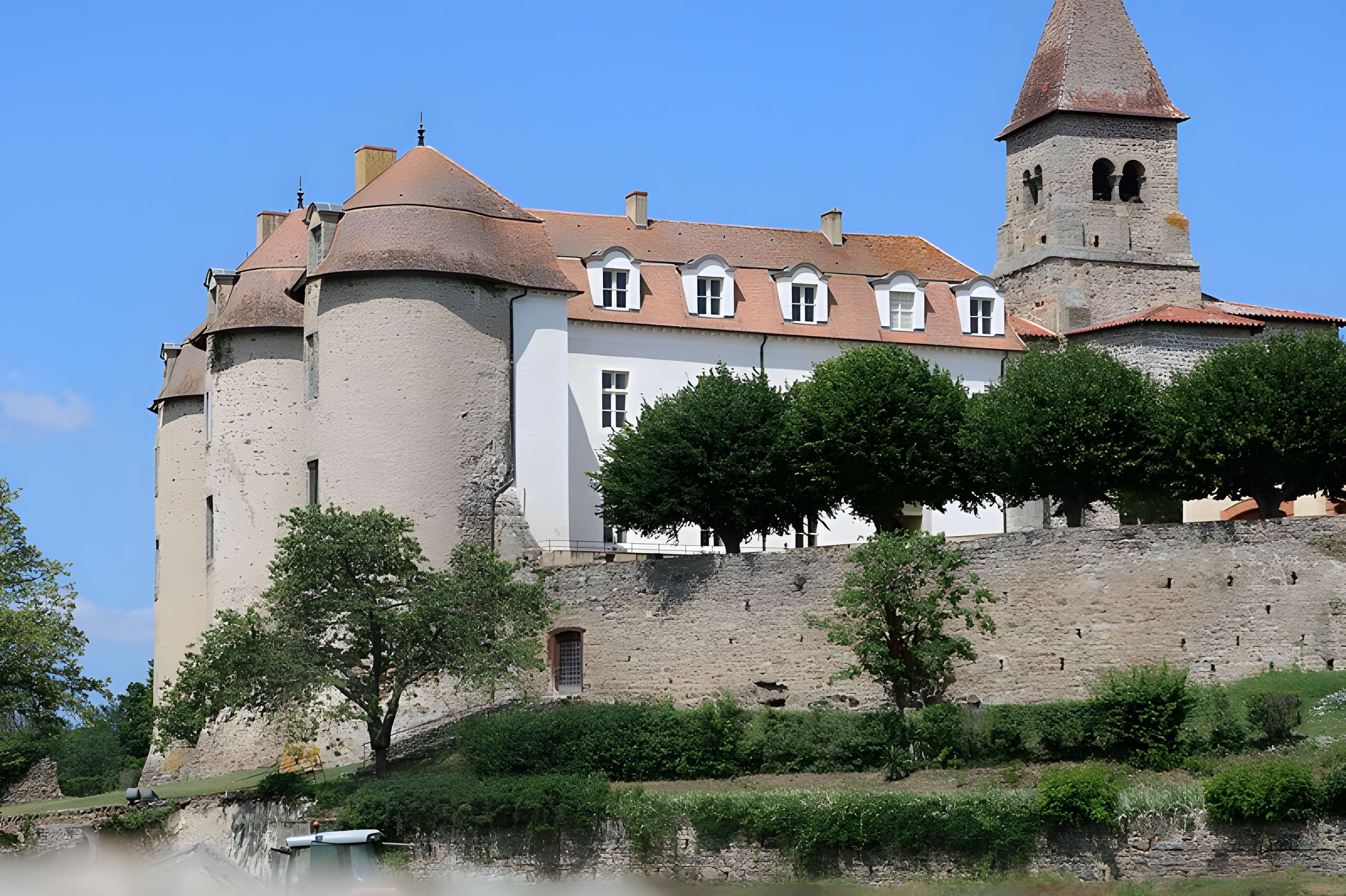 Château-prieuré de Pommiers-en-Forez