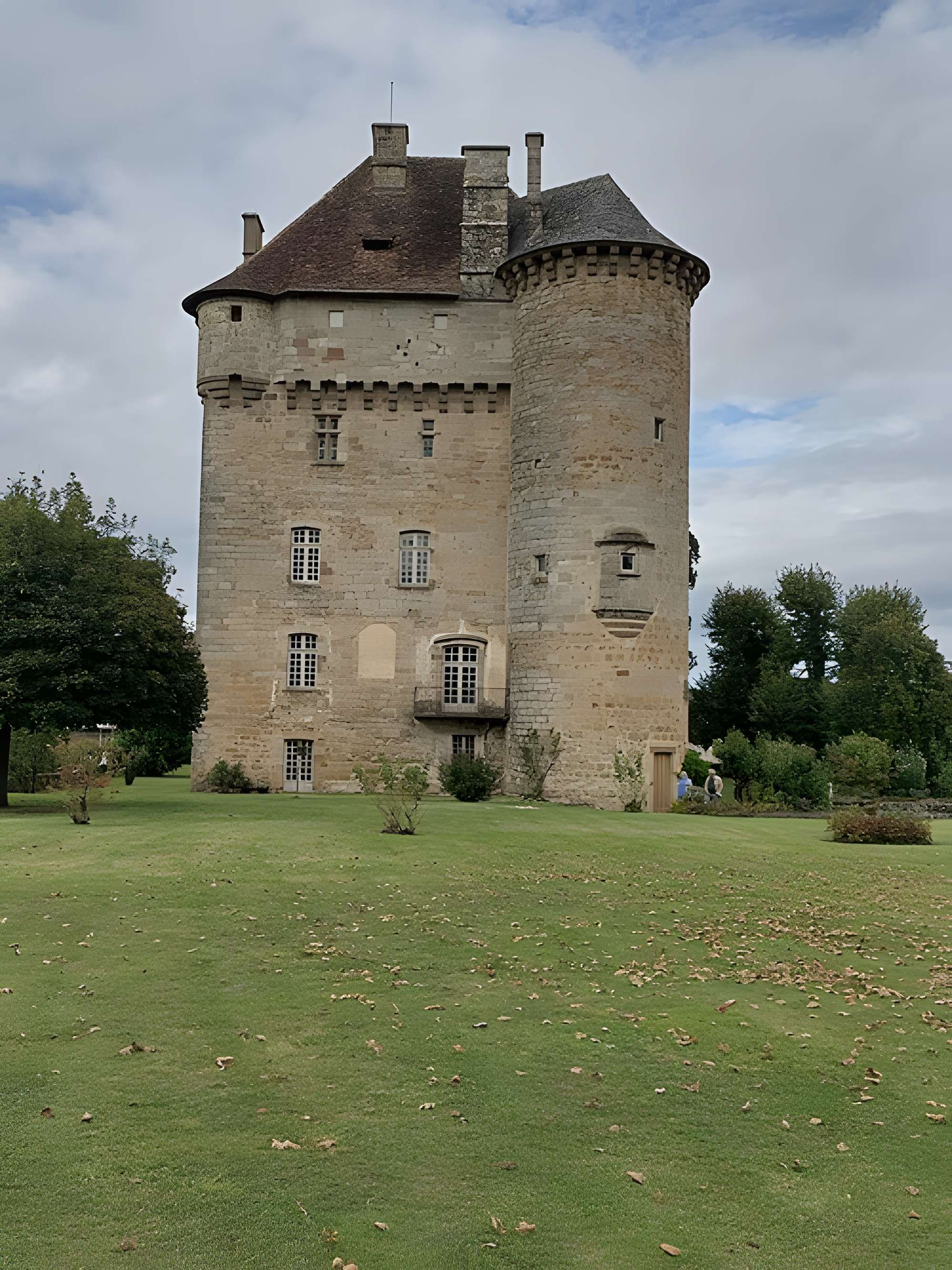 Châteaux de Saint-Hilaire et des Plas