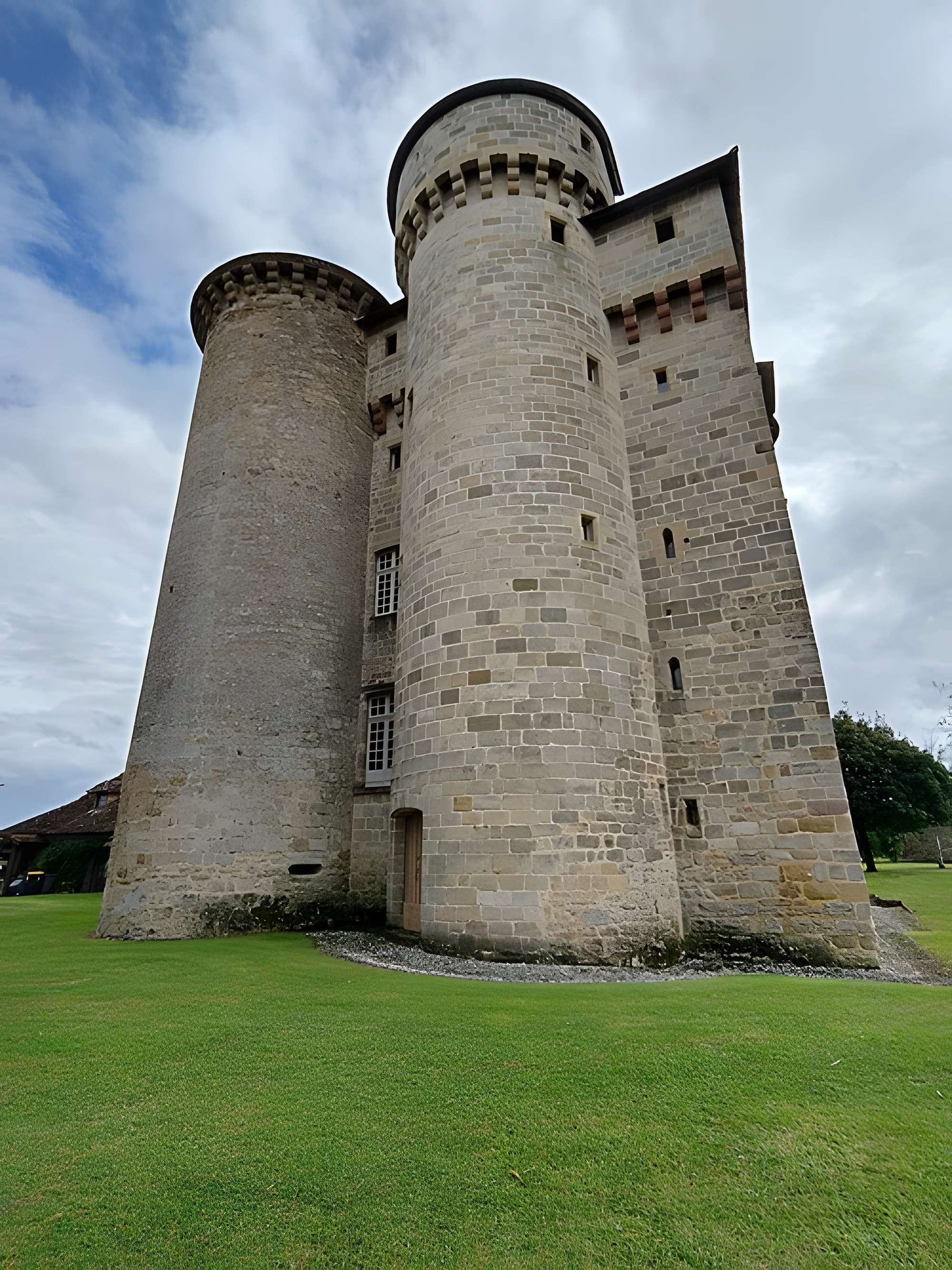 Châteaux de Saint-Hilaire et des Plas