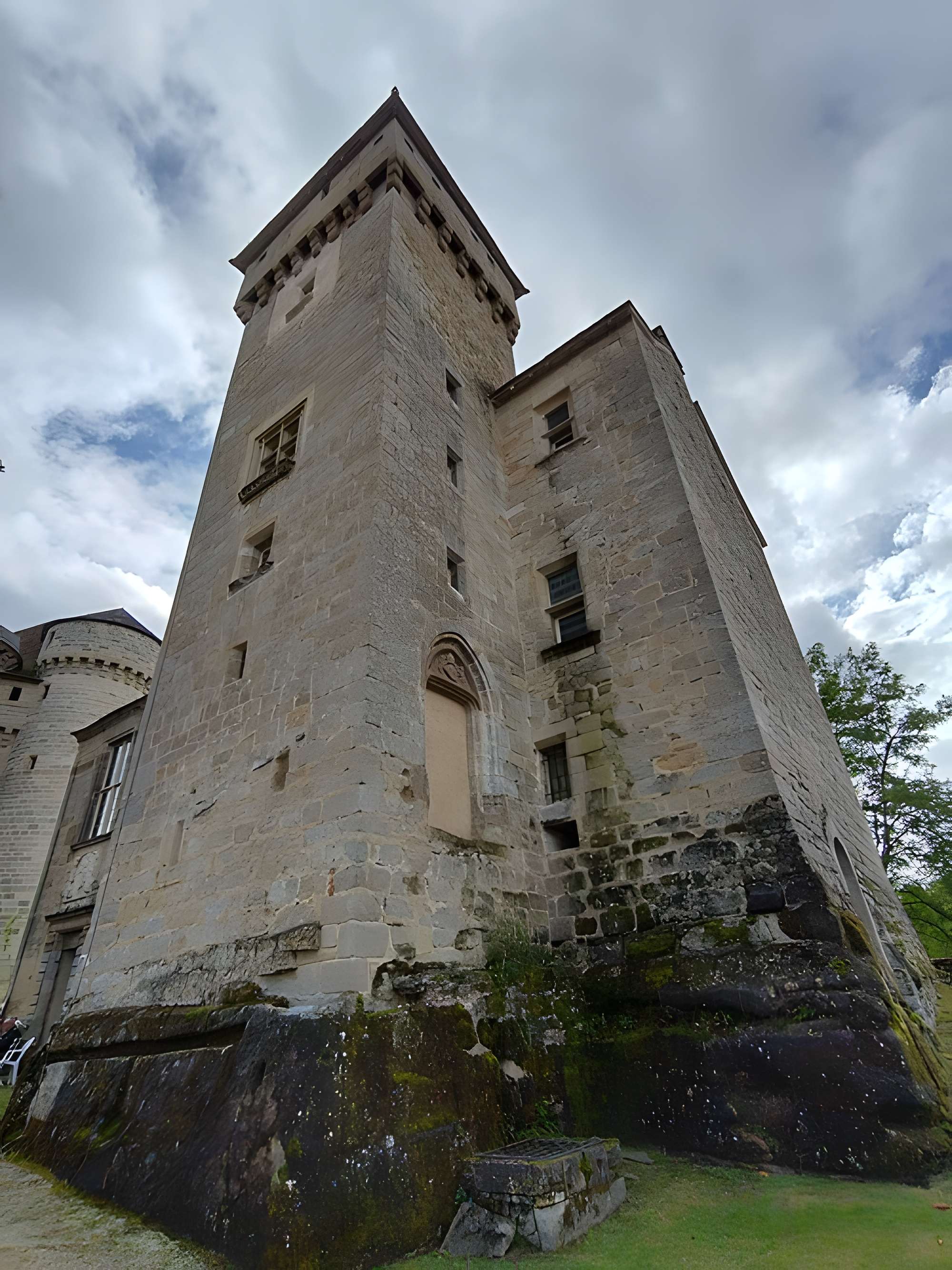 Châteaux de Saint-Hilaire et des Plas