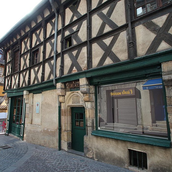 Photo de Maison des douze apôtres de Montluçon