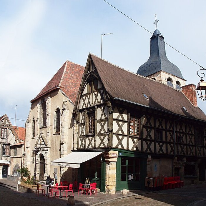 Photo de Maison des douze apôtres de Montluçon