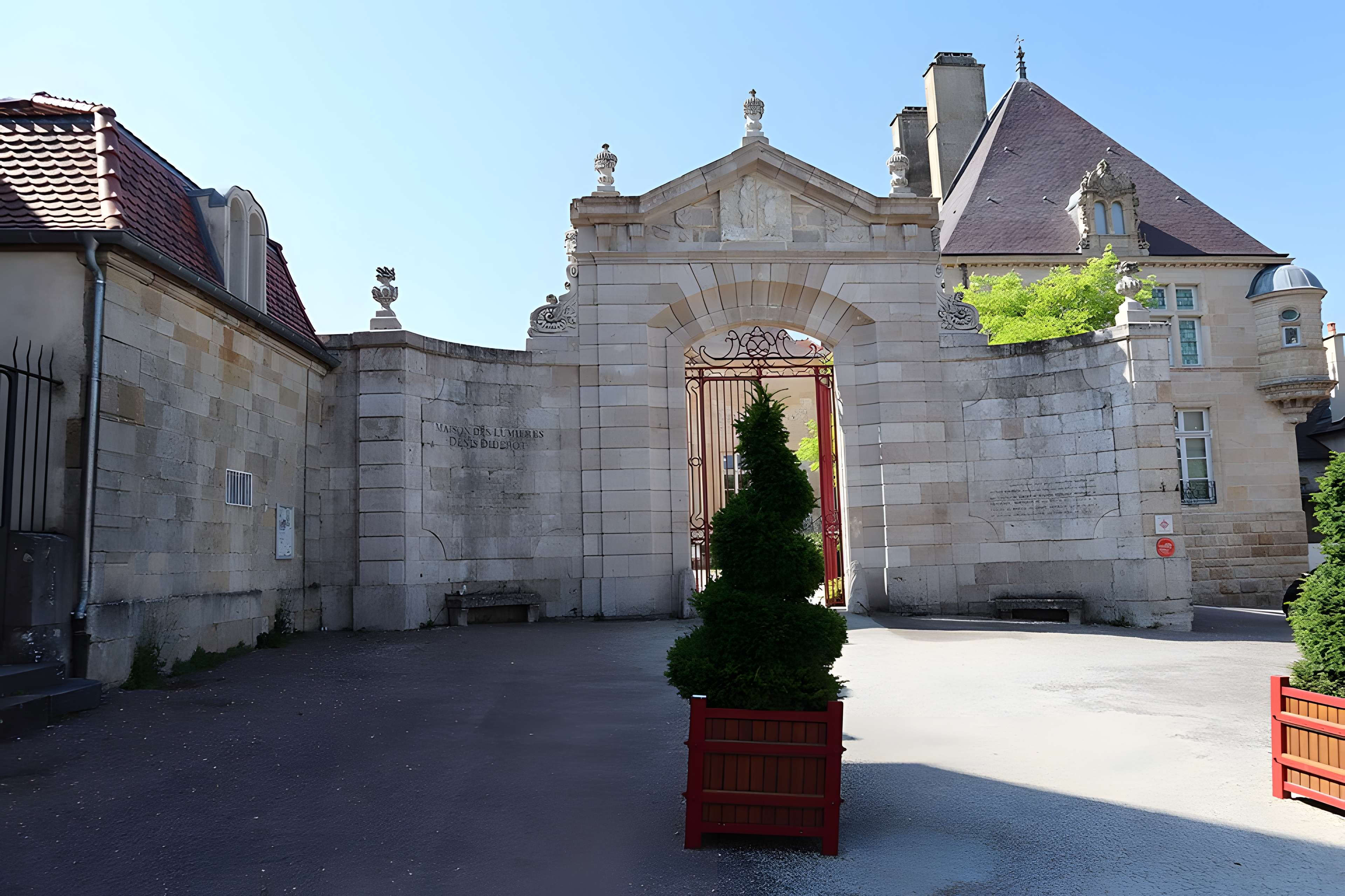 Hôtel du Breuil-de-Saint-Germain (Maison des Lumières) à Langres