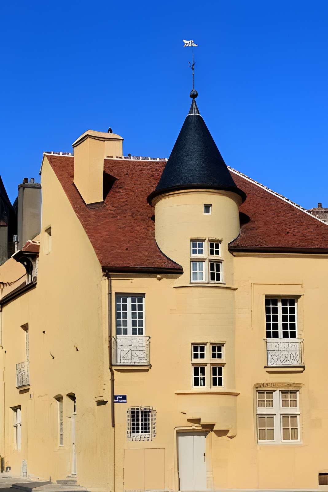Maison des Sires de Domecy à Avallon 