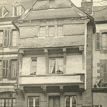 Maison du xvie siècle, Grande Place à Pontrieux