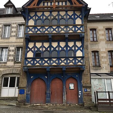Maison du xvie siècle, Grande Place à Pontrieux