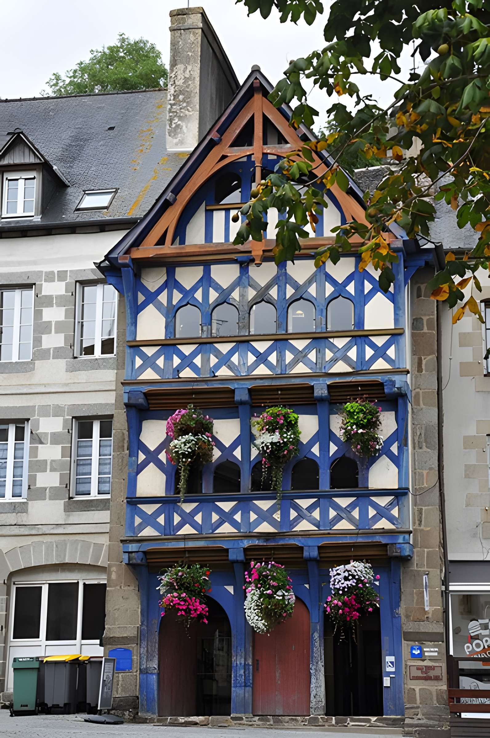 Maison du xvie siècle, Grande Place à Pontrieux