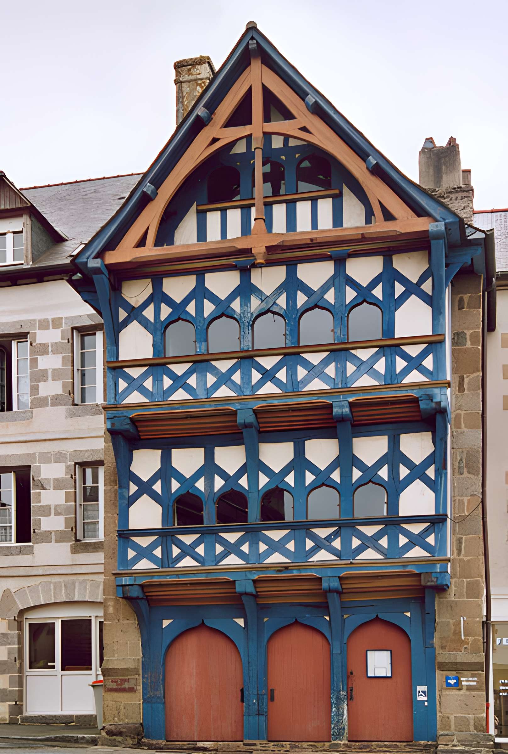 Maison du xvie siècle, Grande Place à Pontrieux