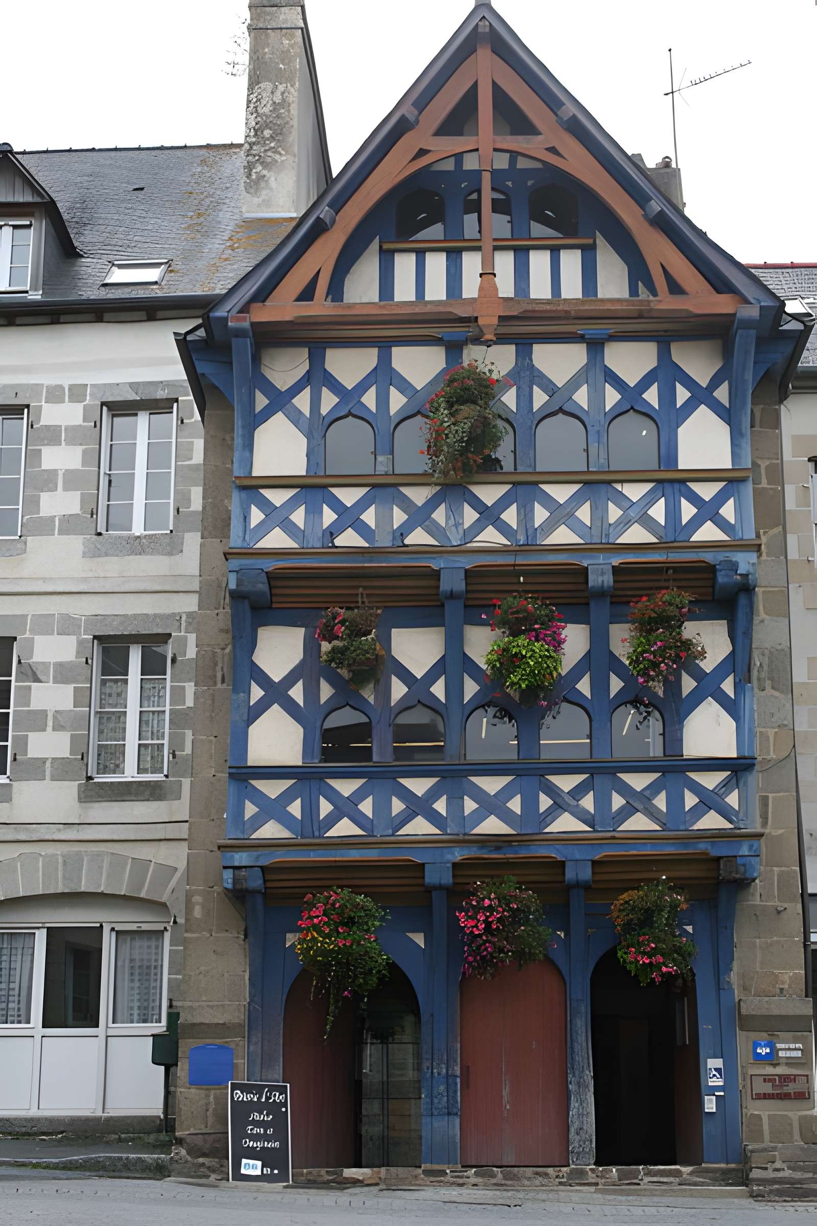 Maison du xvie siècle, Grande Place à Pontrieux