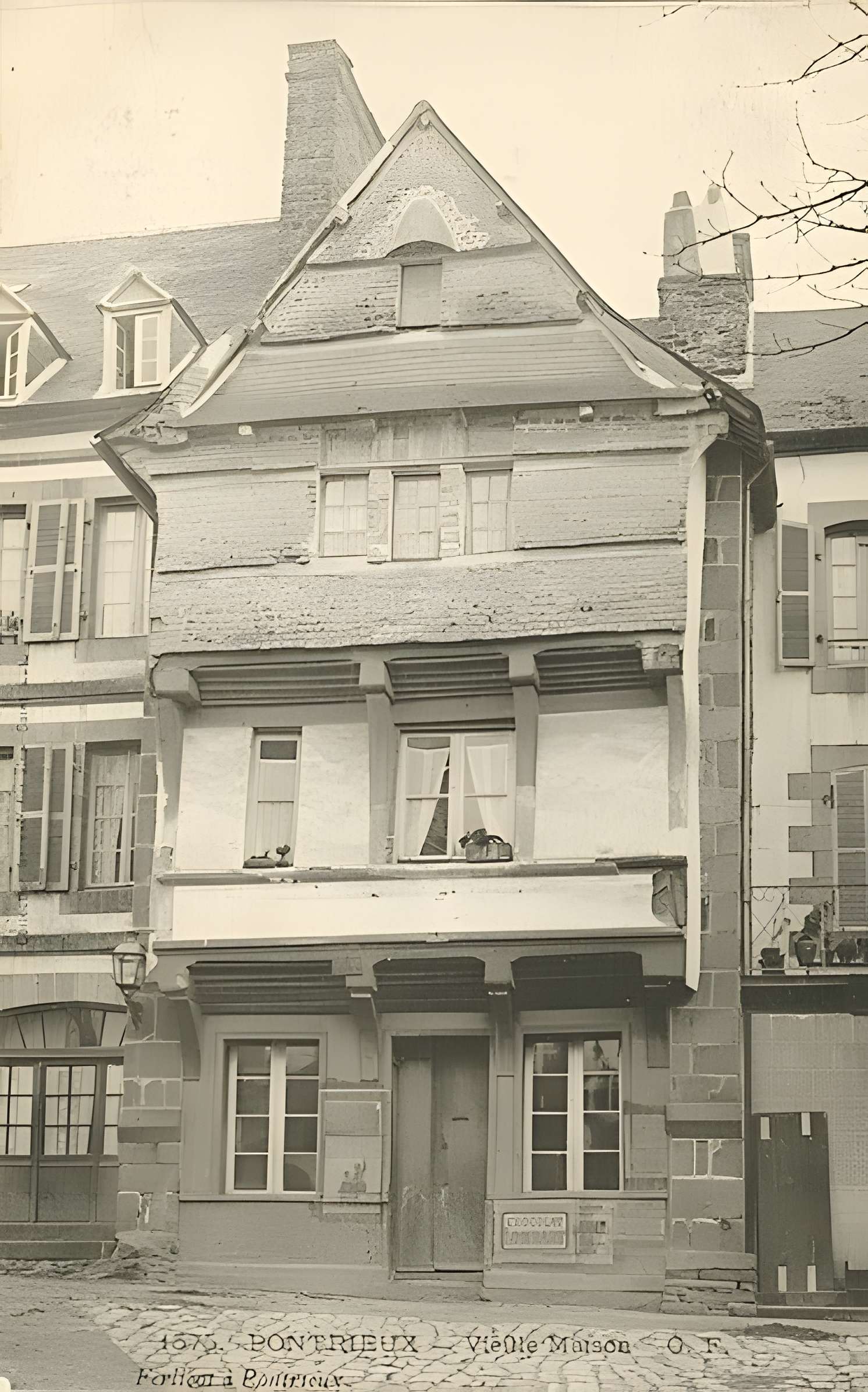 Maison du xvie siècle, Grande Place à Pontrieux
