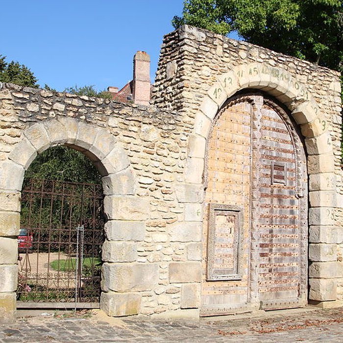 Photo de Maison forte de Gourville à Prunay-en-Yvelines