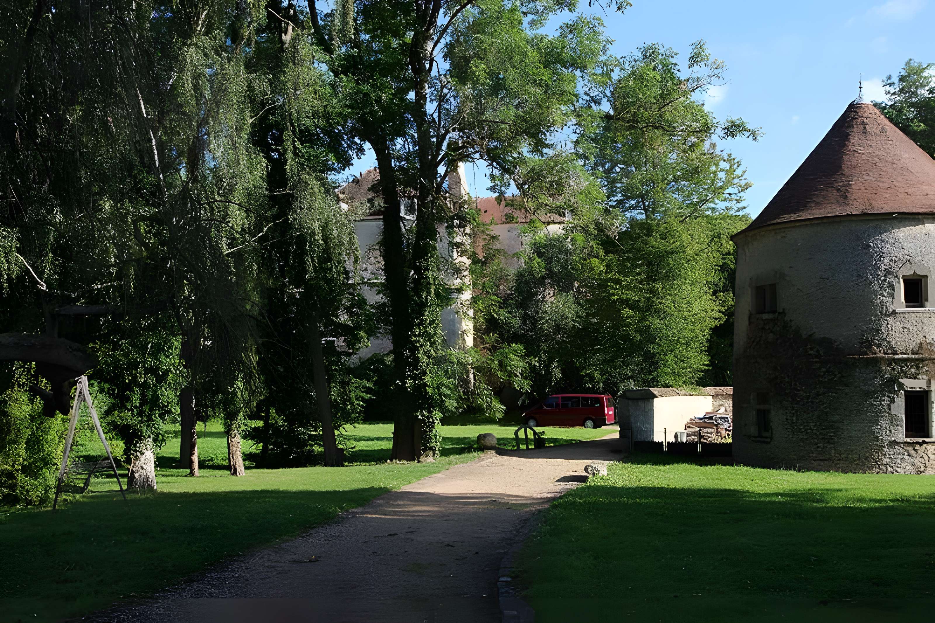 Maison forte de Gourville à Prunay-en-Yvelines