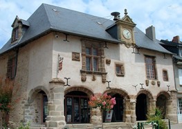 Photo de Maison Renaissance Place de l'Horloge à Lubersac
