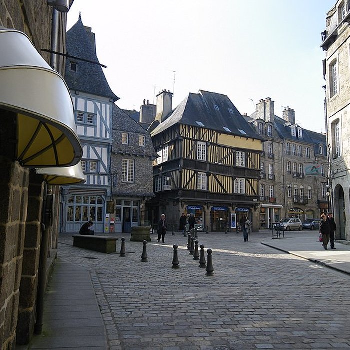 Photo de Maison, 1 Place des Merciers à Dinan