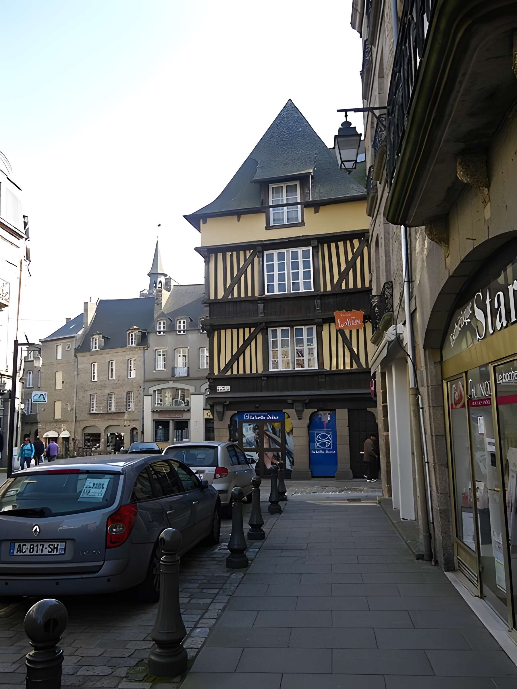 Maison, 1 Place des Merciers à Dinan