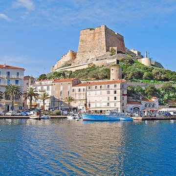 Enceinte fortifiée dite citadelle