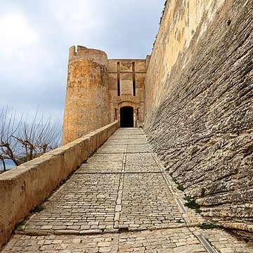 Enceinte fortifiée dite citadelle