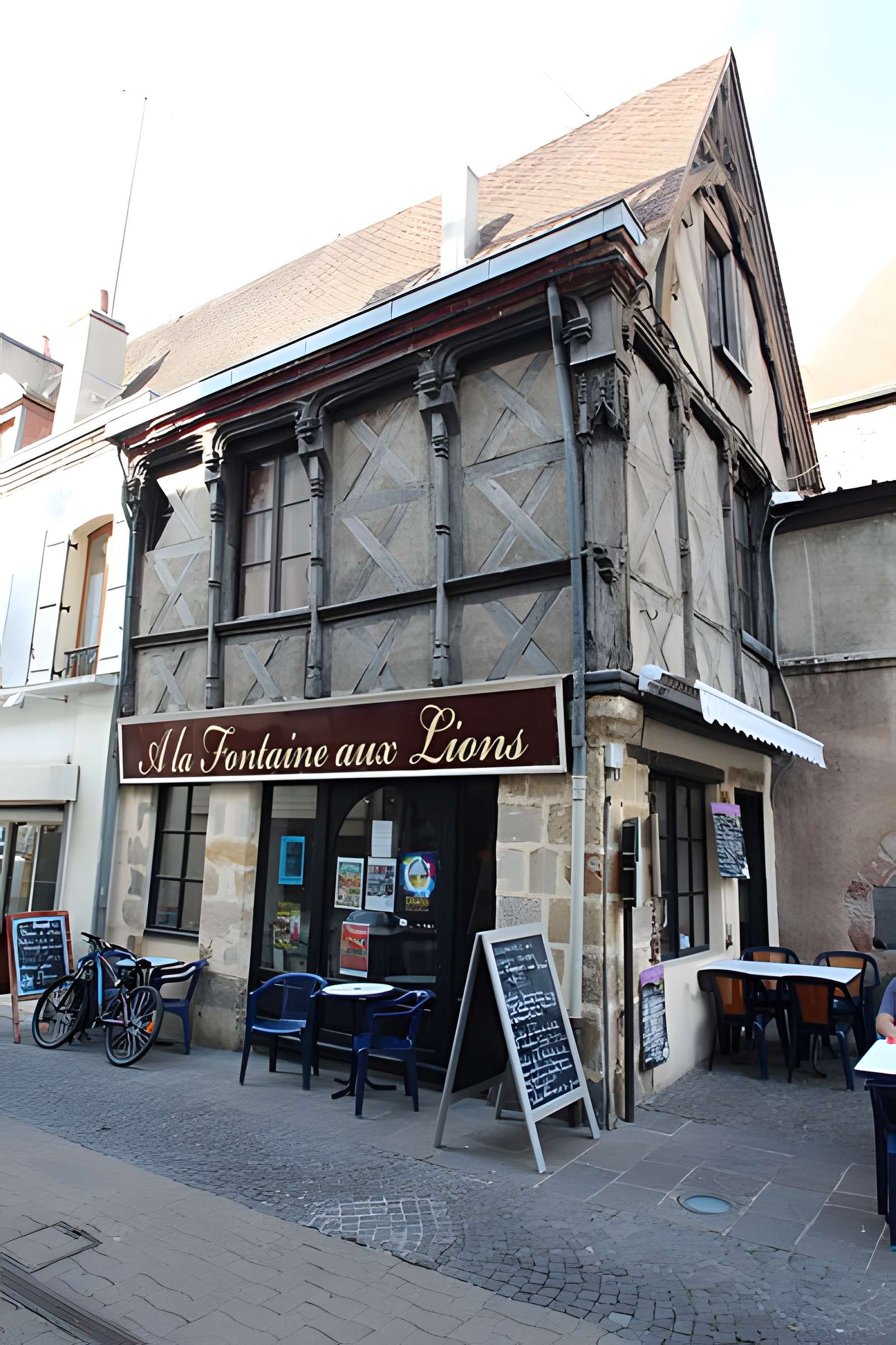 Maison, 2 Rue Porte-Saint-Pierre à Montluçon