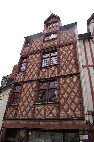 Photo de Maison, 3 place Saint-Pierre à Saumur