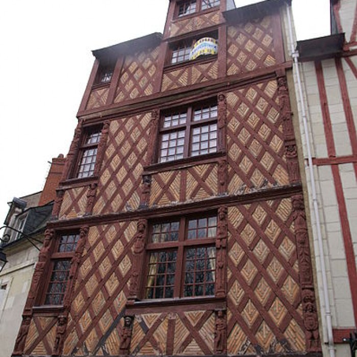 Photo de Maison, 3 place Saint-Pierre à Saumur