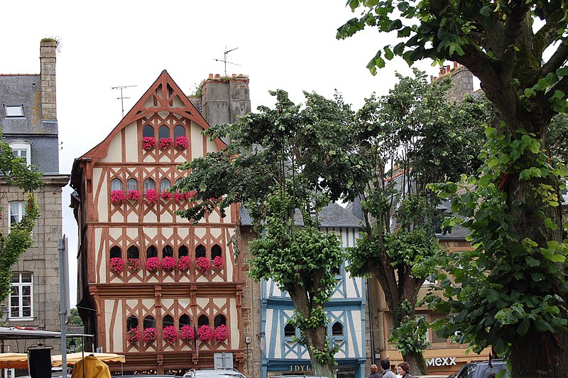 Maison, 31 Place du Centre à Guingamp