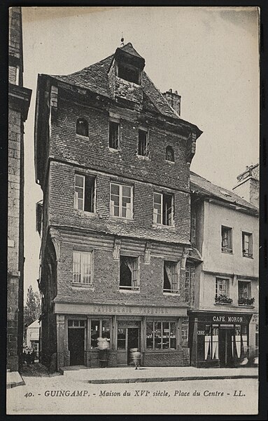 Maison, 31 Place du Centre à Guingamp