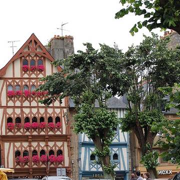 Maison, 31 Place du Centre à Guingamp