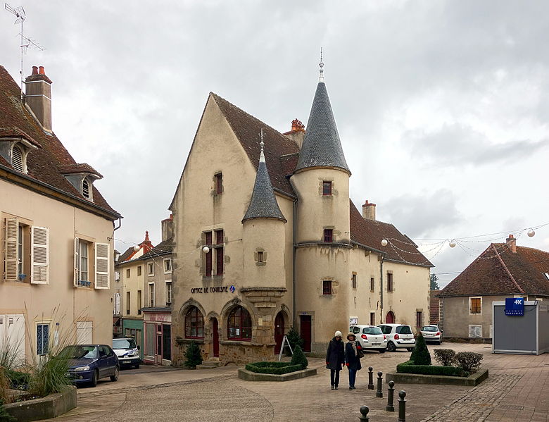Maison, Place Carnot à Arnay-le-Duc