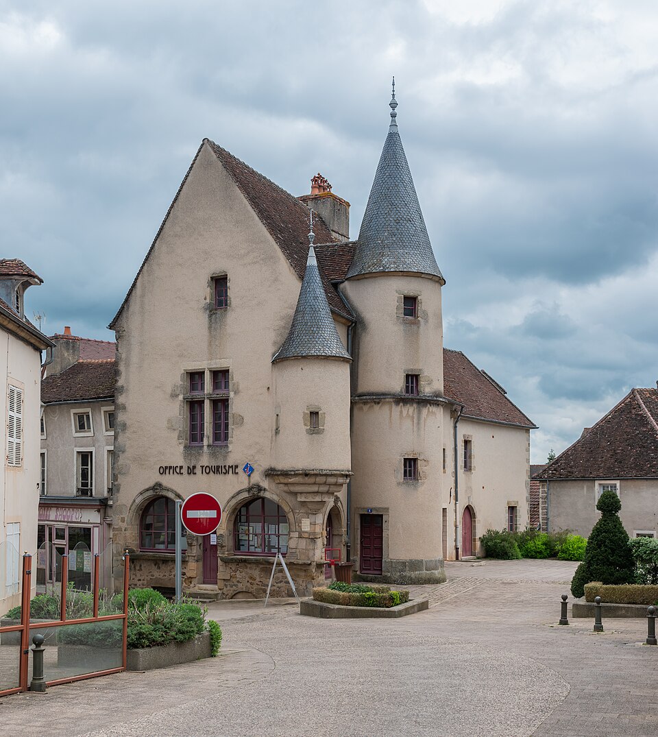 Maison, Place Carnot à Arnay-le-Duc