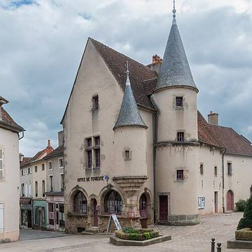 Maison, Place Carnot à Arnay-le-Duc