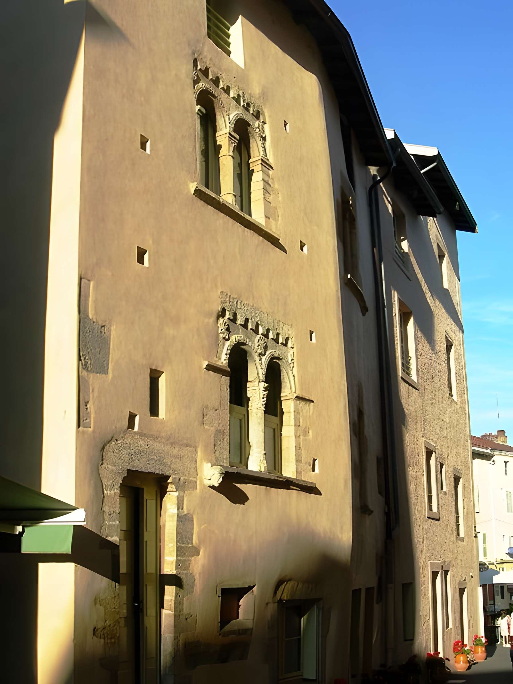 Maisons romane et gothique à Cluny 