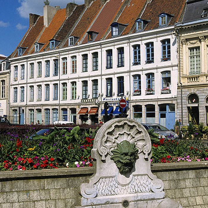 Photo de Maisons, Place du Marché-au-Poisson N9 à 72 à Douai