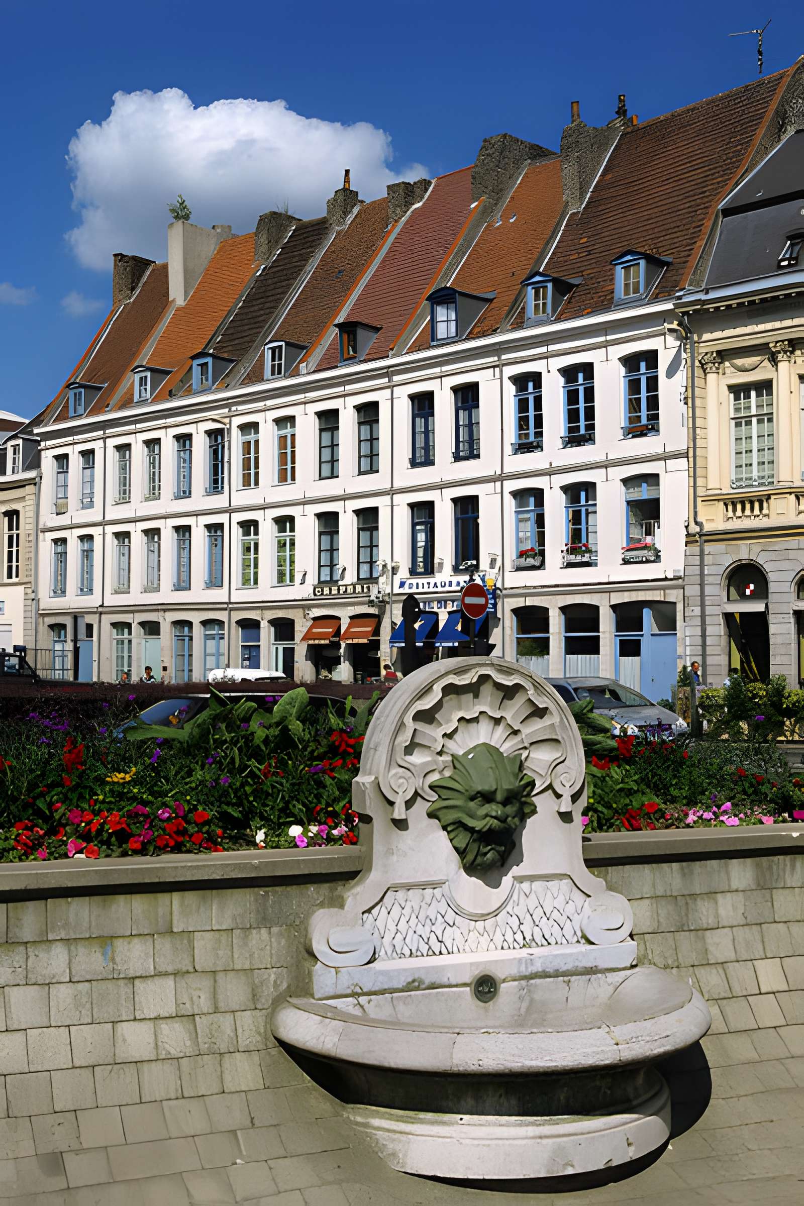 Maisons, Place du Marché-au-Poisson N°9 à 72 à Douai