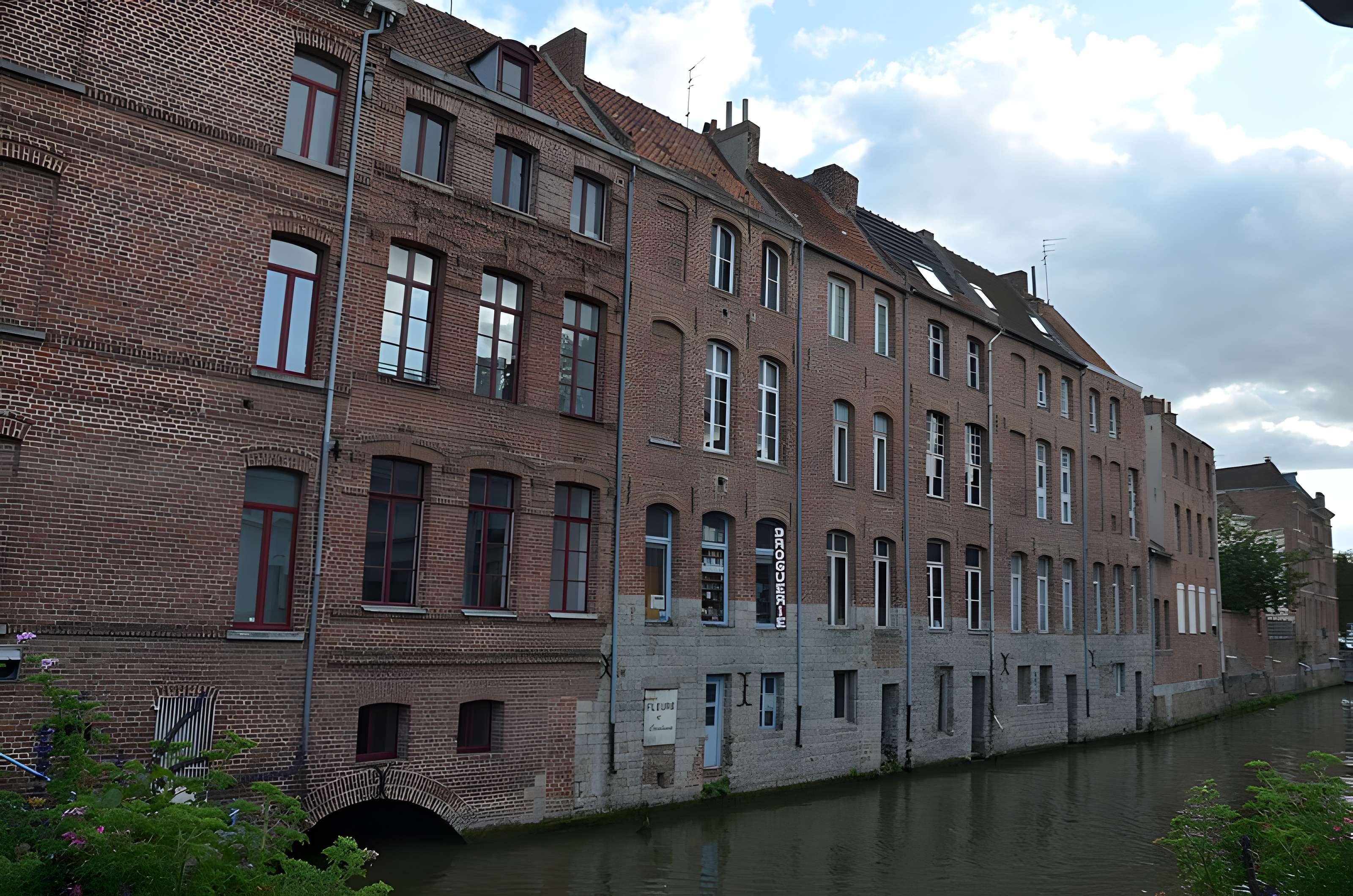 Maisons, Place du Marché-au-Poisson N°9 à 72 à Douai