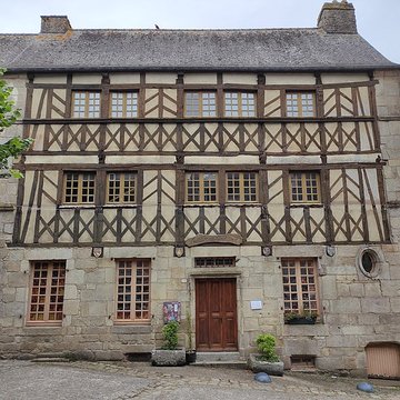Maisons, Rue du Docteur-Sagory à Moncontour