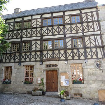 Maisons, Rue du Docteur-Sagory à Moncontour