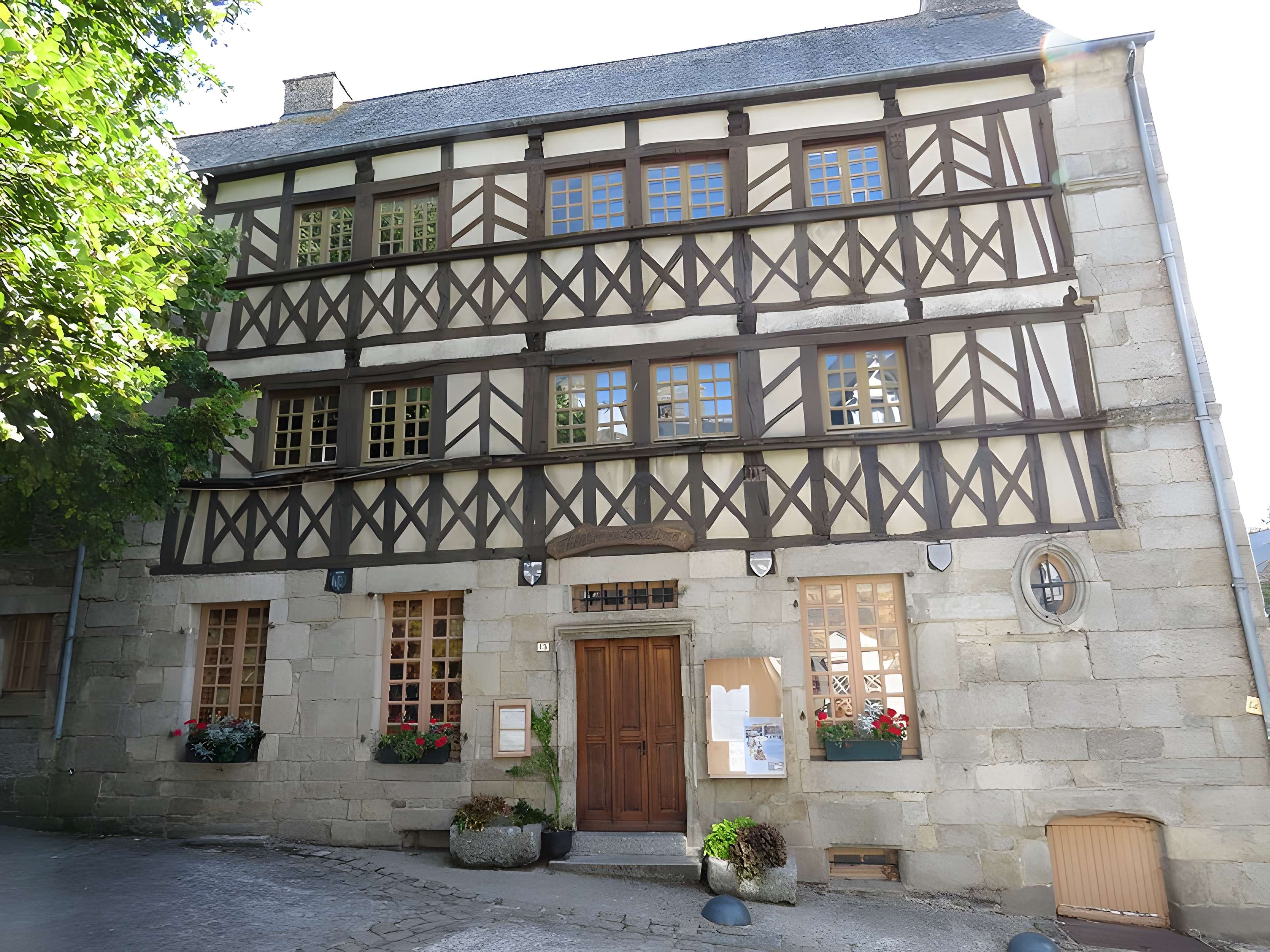 Maisons, Rue du Docteur-Sagory à Moncontour