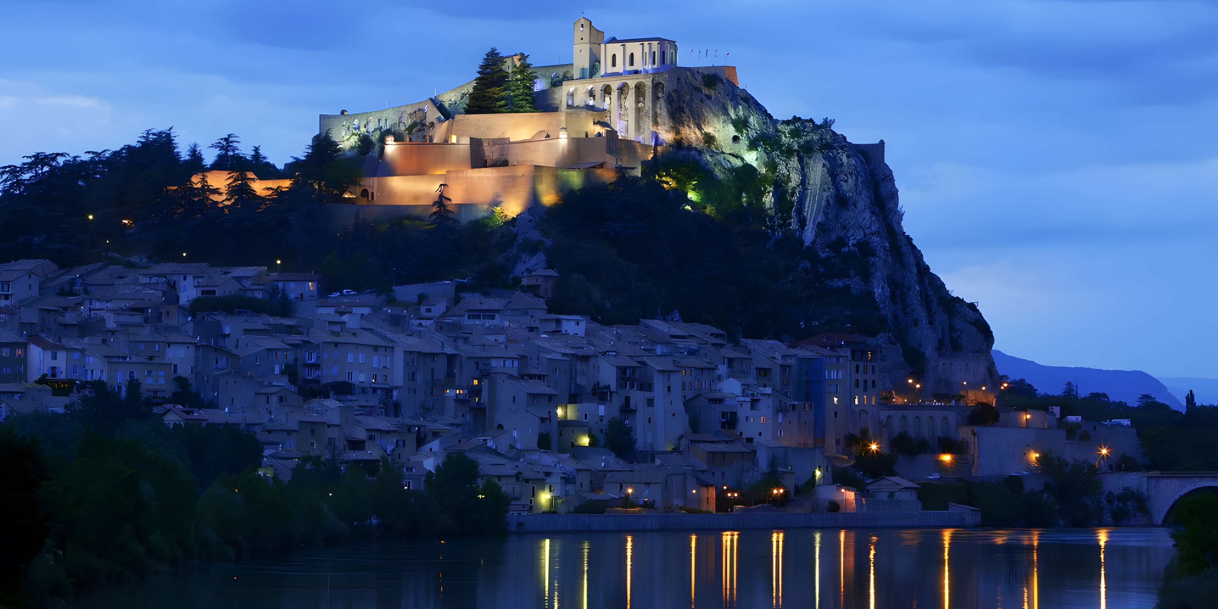 Citadelle de Sisteron by night