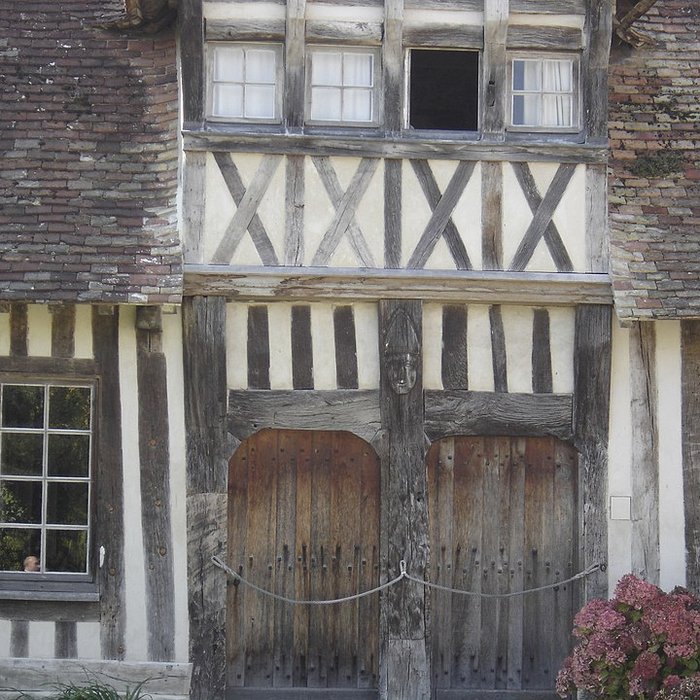 Photo de Manoir des évêques de Lisieux