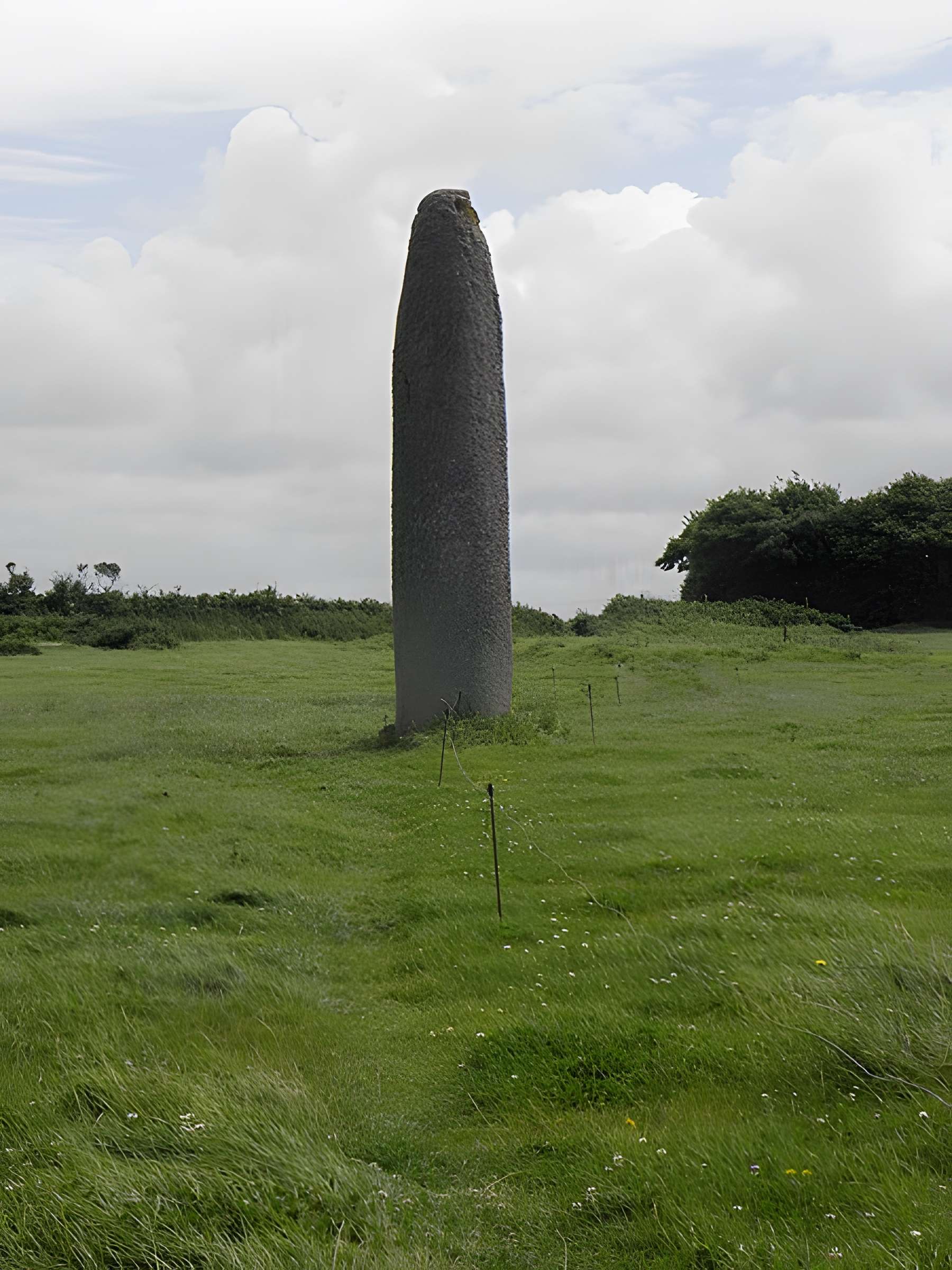Menhir de Kérhouézel à Porspoder