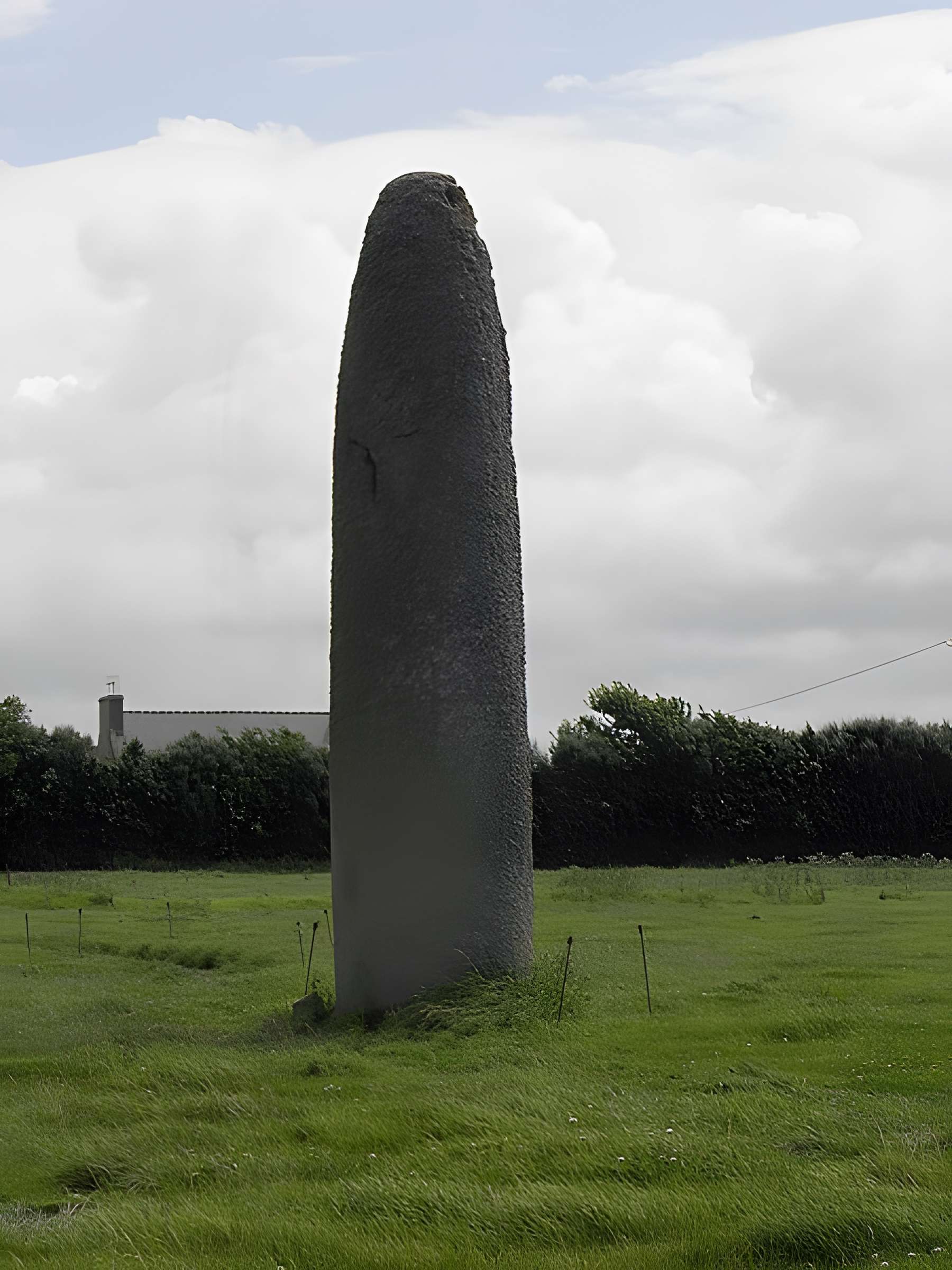 Menhir de Kérhouézel à Porspoder