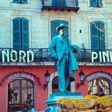 Monument à Frédéric Mistral dArles