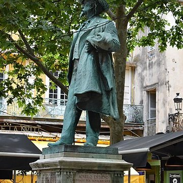 Monument à Frédéric Mistral dArles